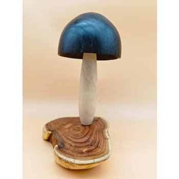 Grzyb wykonanay z akacji, orzecha włoskiego i czarnego dębu szer.17cm/wys.22,5cm/dł.9cm