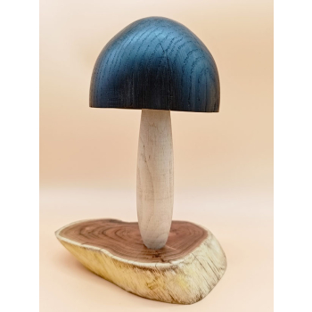 Grzyb wykonanay z akacji, orzecha włoskiego i czarnego dębu szer.17cm/wys.22,5cm/dł.9cm