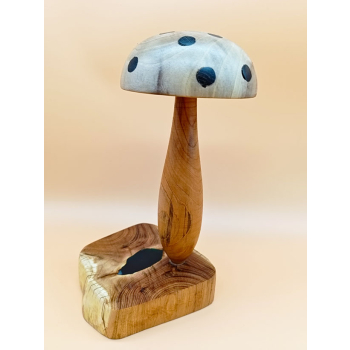 Grzyb wykonanay z akacji, czereśni i orzech włoskiego(kropki czarny dąb) szer.14cm/wys.28cm/dł.12cm