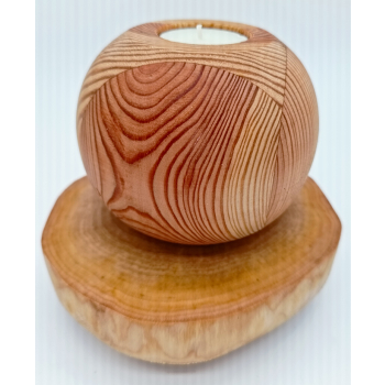 Świecznik  szer.15,5cm/wys.14cm/dł.13,5cm