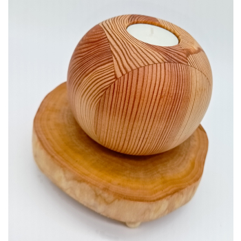 Świecznik  szer.15,5cm/wys.14cm/dł.13,5cm