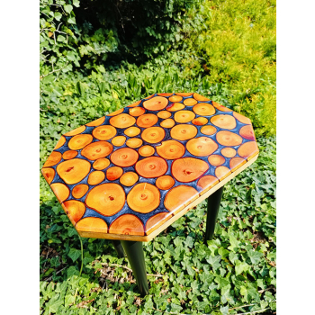 Stolik kawowy, plastry drewniane zalewane żywicą epoksydową dł.39,5cm/szer.30cm/wys.48,5cm