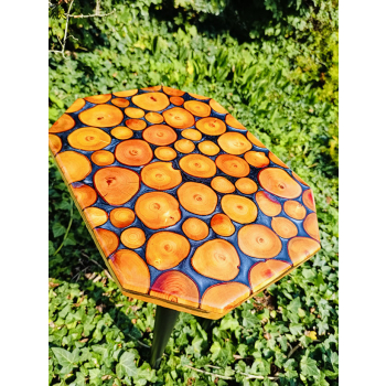 Stolik kawowy, plastry drewniane zalewane żywicą epoksydową dł.39,5cm/szer.30cm/wys.48,5cm