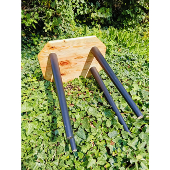 Stolik kawowy, plastry drewniane zalewane żywicą epoksydową dł.39,5cm/szer.30cm/wys.48,5cm