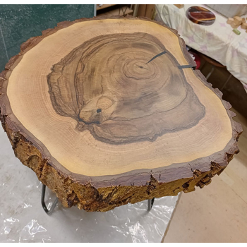 Stolik kawowy drewno orech włoski dł.50cm / szer.46cm / wys.48cm