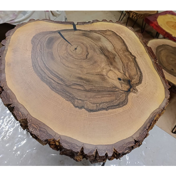 Stolik kawowy drewno orech włoski dł.50cm / szer.46cm / wys.48cm