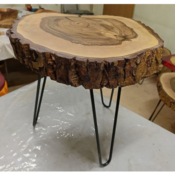 Stolik kawowy drewno orech włoski dł.50cm / szer.46cm / wys.48cm